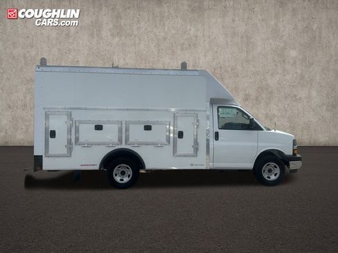 New 2025 Chevrolet Express 4500 w/ Power Convenience Package image 2