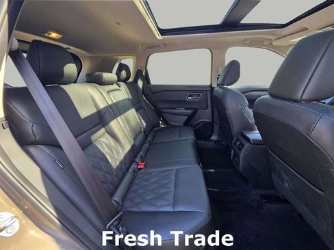 Used 2024 Nissan Rogue Platinum image 9