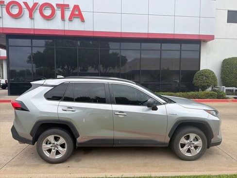 Used 2021 Toyota RAV4 LE image 3