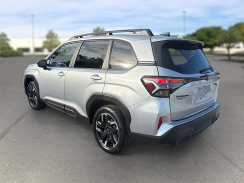 Used 2025 Subaru Forester Limited image 6