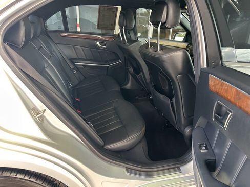 Used 2014 Mercedes-Benz E 550 4MATIC Sedan image 25