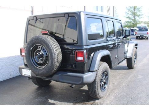 Used 2022 Jeep Wrangler Unlimited Sport AWD/4WD image 3