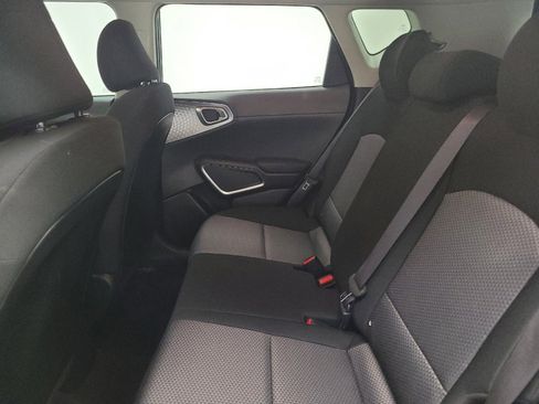 Used 2025 Kia Soul LX image 18