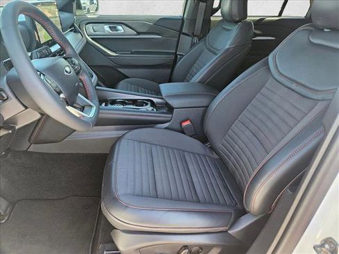 Certified 2025 Ford Explorer ST-Line w/ Premium Package RWD image 17
