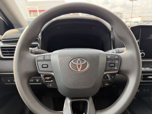 Used 2025 Toyota Camry LE AWD/4WD image 11