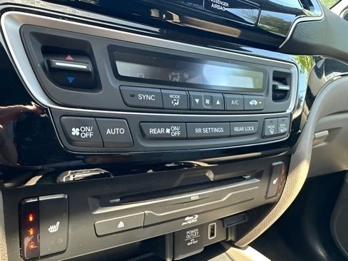 Used 2020 Honda Pilot Touring image 28