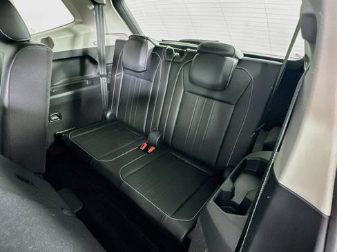 Used 2023 Volkswagen Tiguan SE w/ Panoramic Sunroof Package FWD image 30