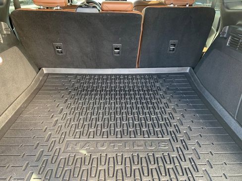 Certified 2023 Lincoln Nautilus Reserve w/ Equipment Group 201A image 5