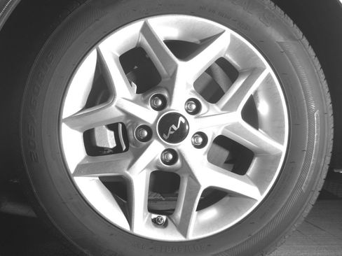 Used 2025 Kia Soul LX w/ LX Technology Package FWD image 12