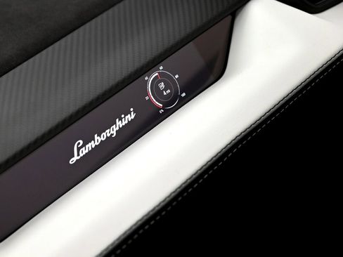 Used 2024 Lamborghini Revuelto AWD/4WD image 23