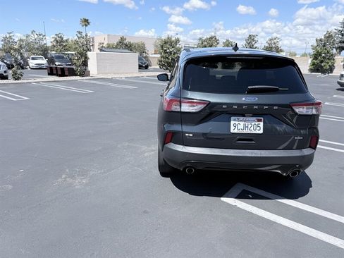 Used 2022 Ford Escape SE w/ SE Sport Appearance Package image 8