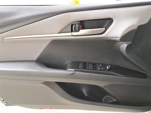 Used 2025 Toyota Camry SE image 21