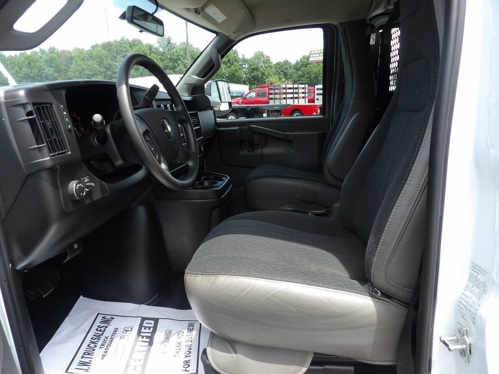 Used 2025 Chevrolet Express 2500 w/ Driver Convenience Package RWD image 17