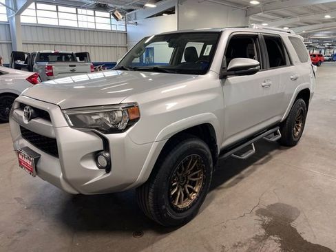 Used 2018 Toyota 4Runner SR5 Premium image 7