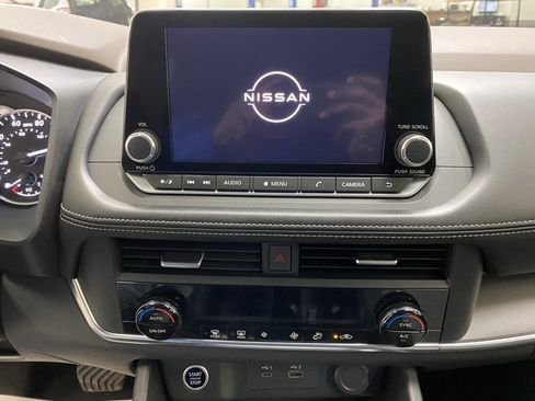 Used 2023 Nissan Rogue SV image 39