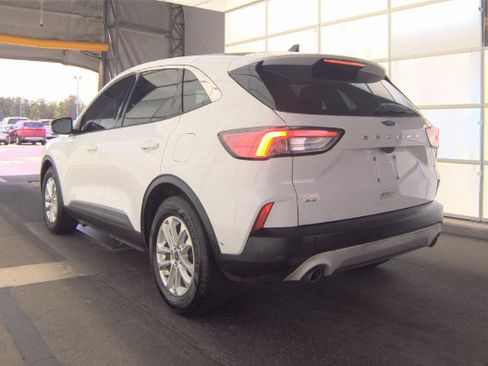 Used 2020 Ford Escape SE FWD image 2