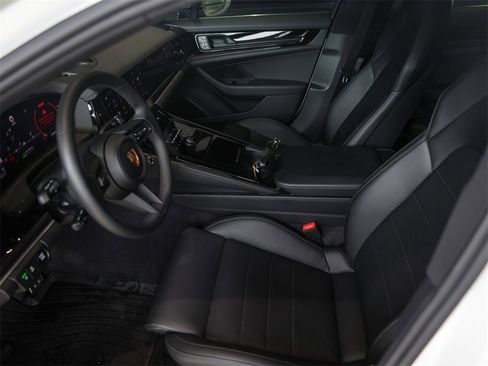 Certified 2025 Porsche Panamera 4 image 16