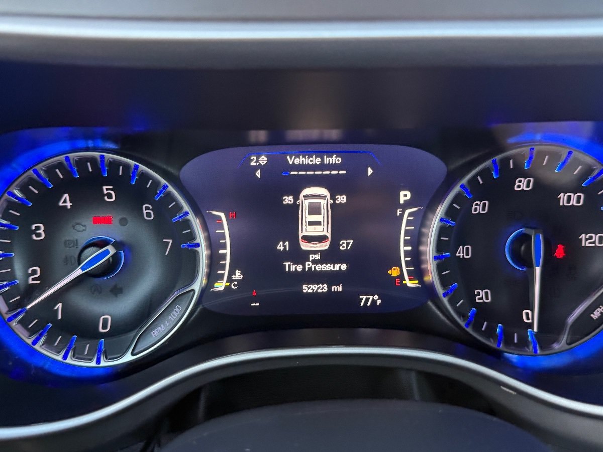 Used 2025 Chrysler Pacifica Select FWD image 28