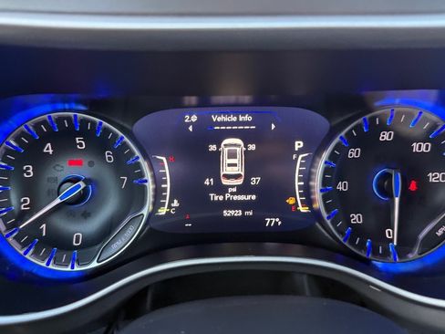 Used 2025 Chrysler Pacifica Select FWD image 28