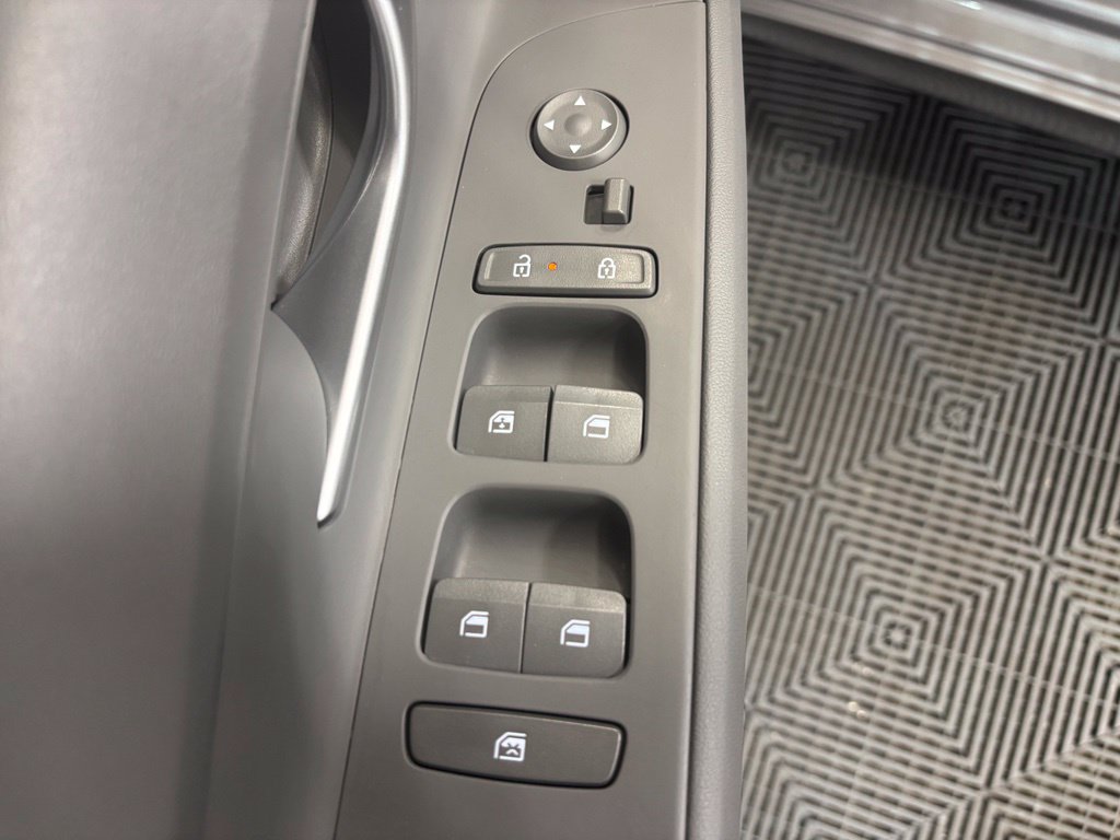 Used 2025 Hyundai Elantra SEL FWD image 27