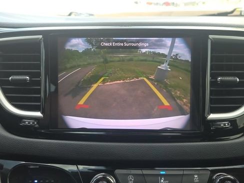 Used 2022 Chrysler Pacifica Touring-L FWD image 35