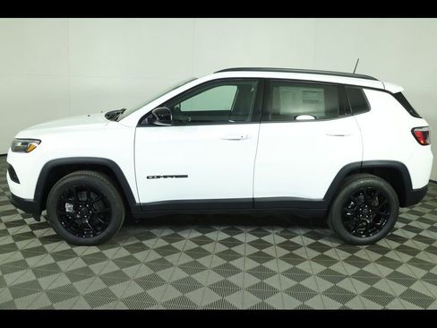 New 2026 Jeep Compass Latitude image 11