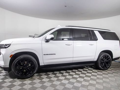 Used 2022 Chevrolet Suburban RST w/ Sport Performance Package image 11