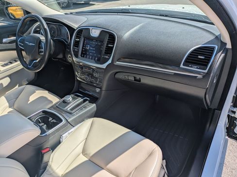 Used 2021 Chrysler 300 Touring L AWD/4WD image 31