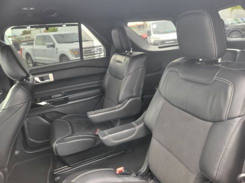 Used 2022 Ford Explorer ST image 11