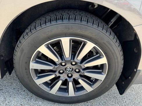 Used 2018 Toyota Sienna XLE w/ Protection Package AWD/4WD image 7