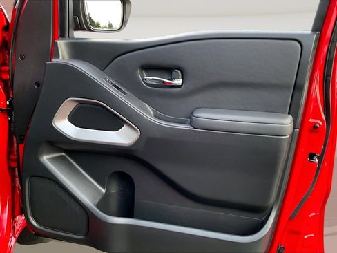 Used 2022 Nissan Frontier SV w/ Technology Package image 27