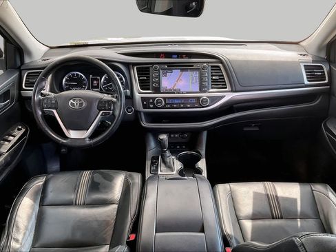 Used 2017 Toyota Highlander SE AWD/4WD image 16