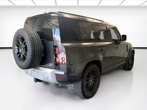 Used 2021 Land Rover Defender 110 SE AWD/4WD image 4