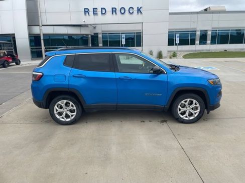 Used 2024 Jeep Compass Latitude AWD/4WD image 2