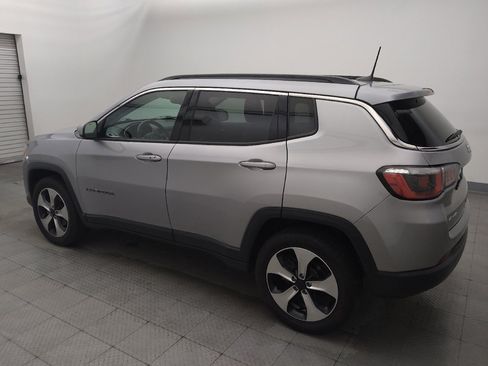 Used 2019 Jeep Compass Latitude w/ Cold Weather Group AWD/4WD image 3