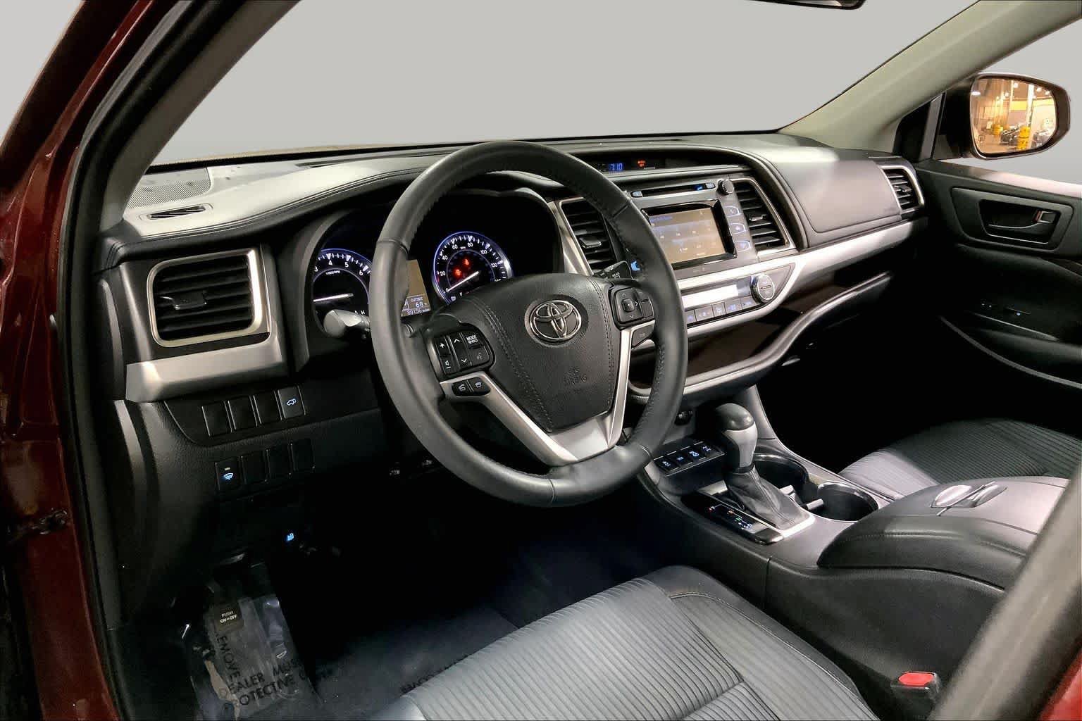 Used 2015 Toyota Highlander Plus AWD/4WD image 18