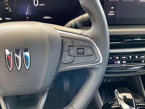 Used 2025 Buick Envista Avenir FWD image 17
