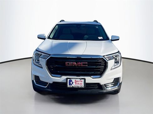 Used 2023 GMC Terrain SLE w/ Driver Convenience Package image 2