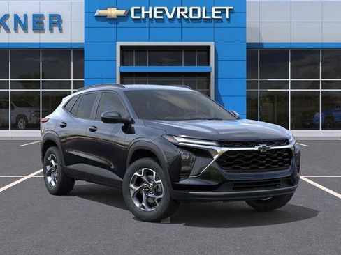 New 2025 Chevrolet Trax LT w/ Driver Confidence Package FWD image 7