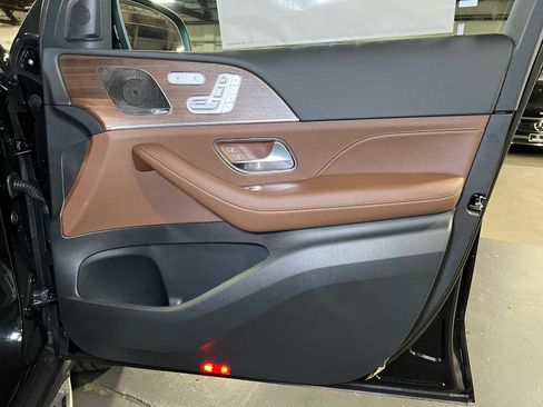New 2026 Mercedes-Benz GLS 580 4MATIC image 10