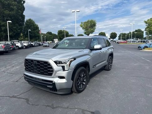 Used 2024 Toyota Sequoia Platinum AWD/4WD image 2