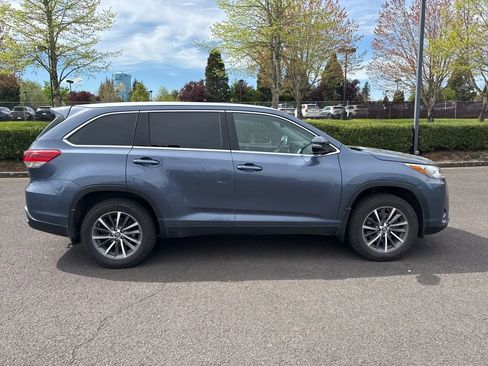 Used 2019 Toyota Highlander XLE image 8
