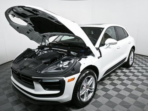 Certified 2025 Porsche Macan AWD image 32