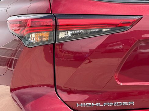 Used 2020 Toyota Highlander Limited AWD/4WD image 25