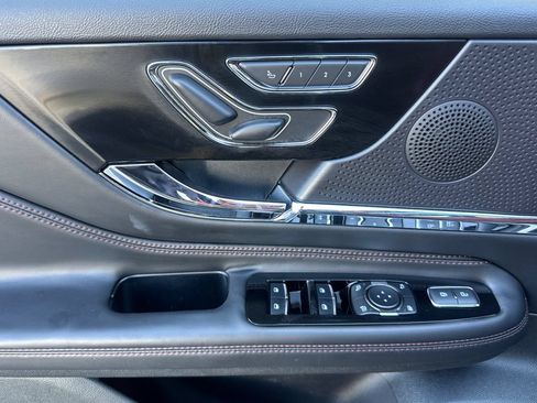 Used 2025 Lincoln Corsair Grand Touring AWD/4WD image 11