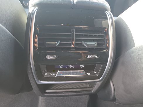 Used 2022 BMW X6 xDrive40i w/ M Sport Package image 13