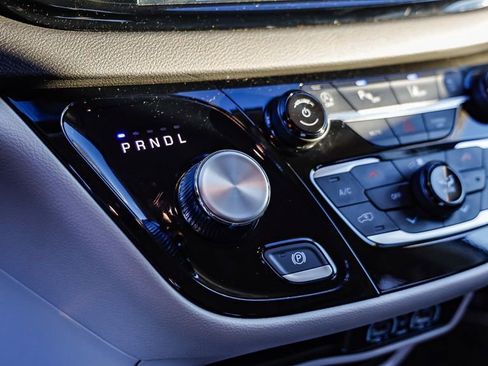 Certified 2024 Chrysler Pacifica Touring-L image 21