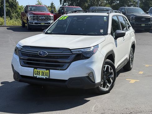 Used 2025 Subaru Forester Premium AWD/4WD image 1