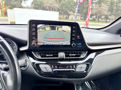Used 2019 Toyota C-HR XLE image 7