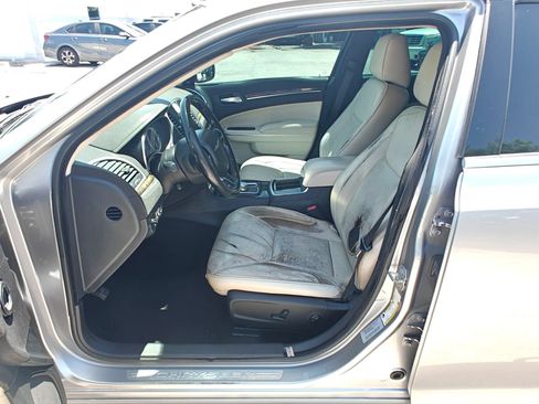 Used 2018 Chrysler 300 Limited RWD image 11